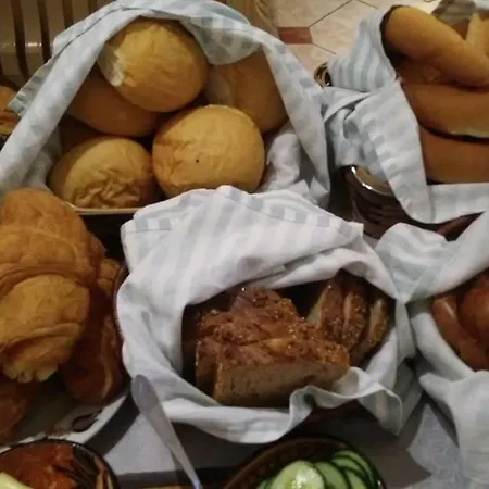 Bed & Breakfast Korona Panzio Balatonfured