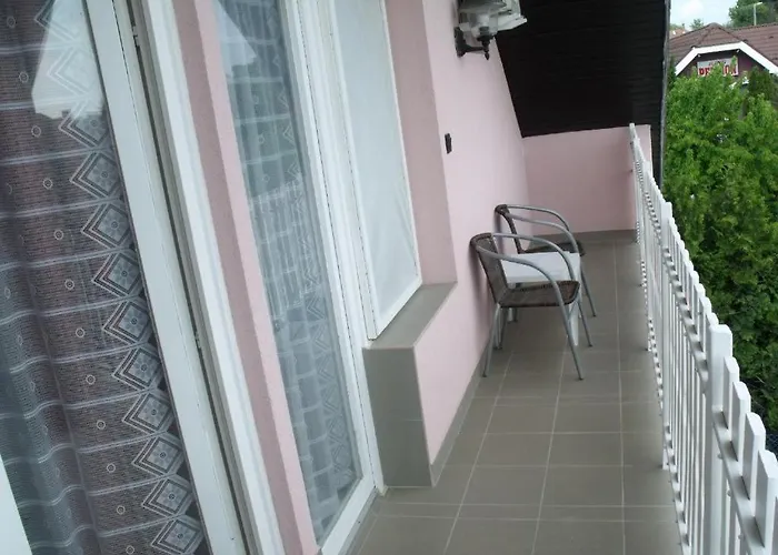 ベッド・アンド・ブレックファスト Korona Panzio バラトンフレド